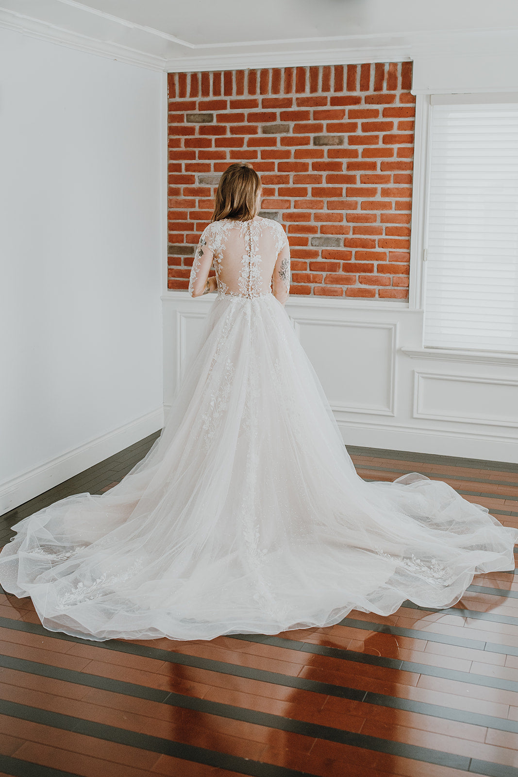 Saphire - robe de mariée ligne A avec manches longue et dos illusion