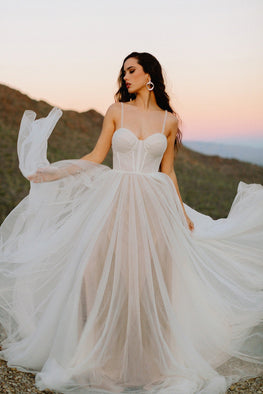 Brienne *échantillon taille 14* - robe de mariée haut de gamme en tulle avec par-dessus écourté romantique à broderies florales