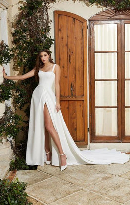Leandra *échantillon taille 22* - robe de mariée moderne et classique à bustier en coeur en tissus satiné mat avec fente glam à la jambe