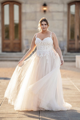 Crystal *plus size* - A line boho wedding dress with geometric lace