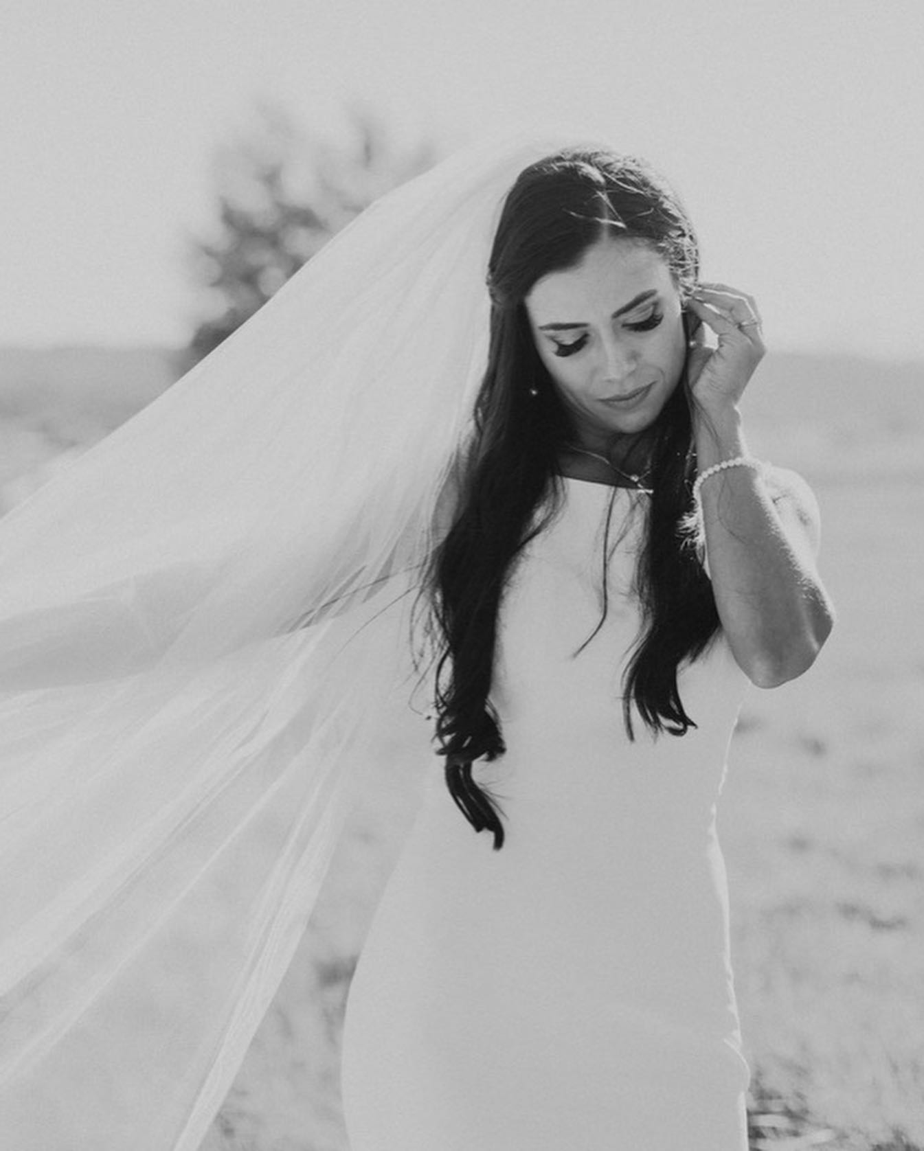 Skyler - robe de mariée contemporaine en crêpe extensible à dos illusion et traîne magistrale