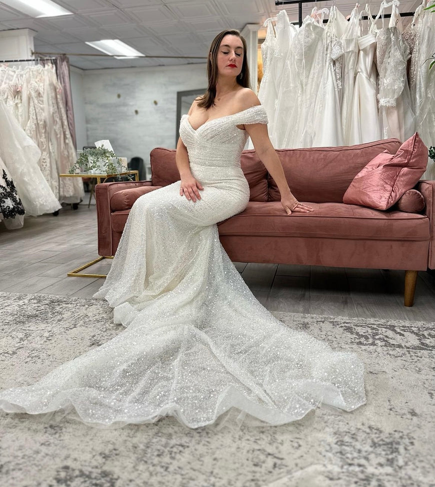 Cardea - robe de mariée ajustée glam en brillant à épaules dénudées