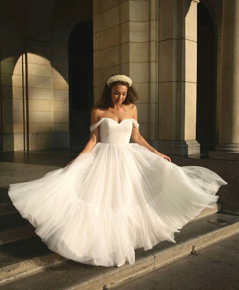 Melissandre *sample size 6* - tea length wedding dress with vintage-inspired voluminous skirt and romantic dropped straps