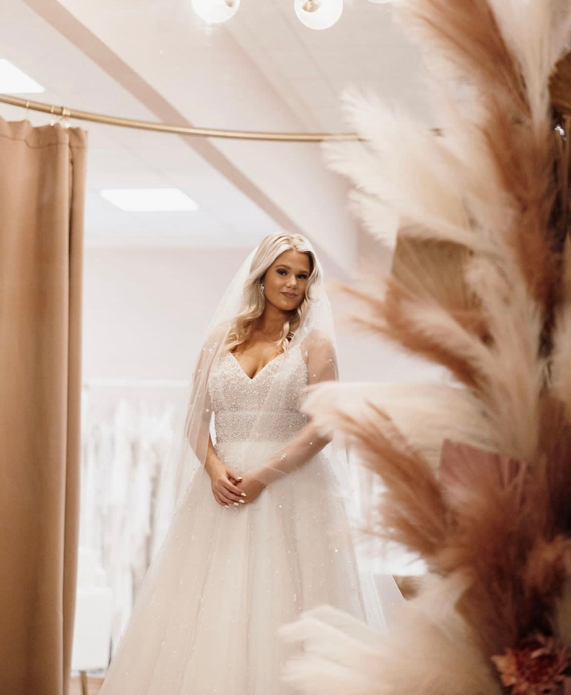 Maskara – high-end wedding dress in pearls and tulle