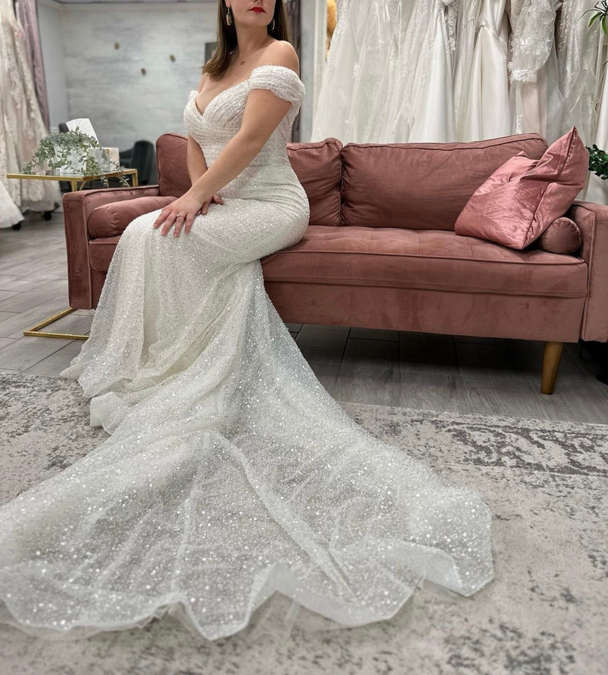 Cardea - robe de mariée ajustée glam en brillant à épaules dénudées