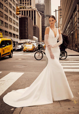 Onyx - robe de mariée classique à décolleté plongeant, bande de taille large et dos carré