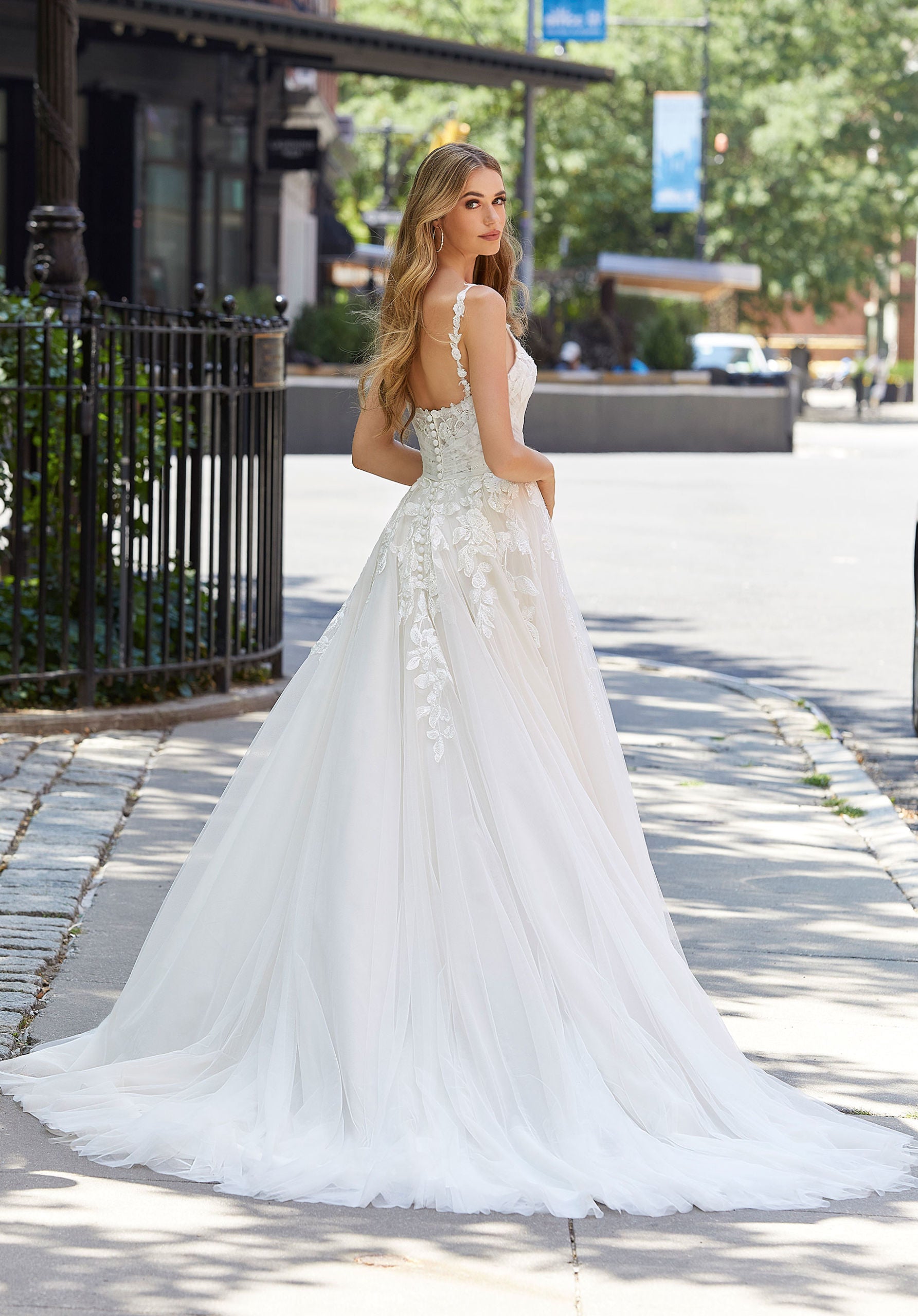 Magnolia *plus size* - A line wedding dress with lace straps